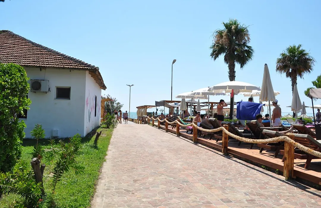Tropikal Bungalows-1
