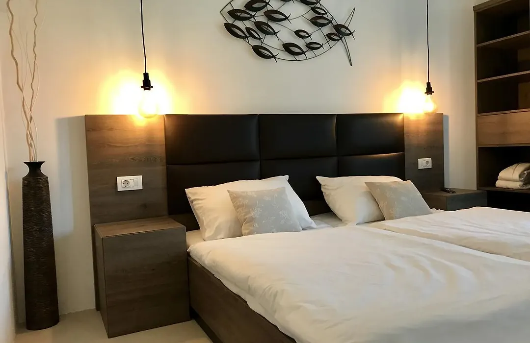 Apartments & Rooms Artemus Belveder-1