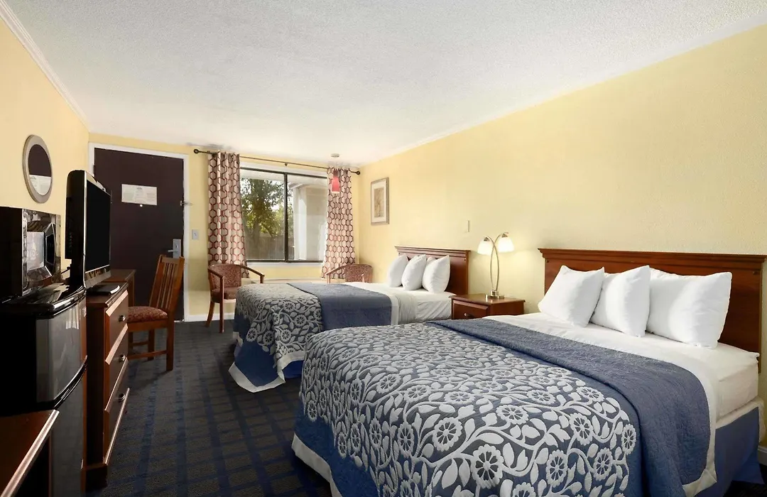 Days Inn By Wyndham Bowling Green-1