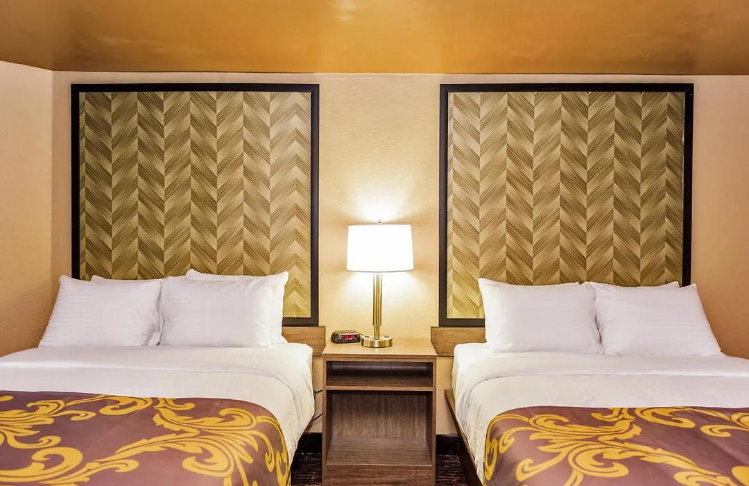Aarya Hotel By Niagara Fashion Outlets-1
