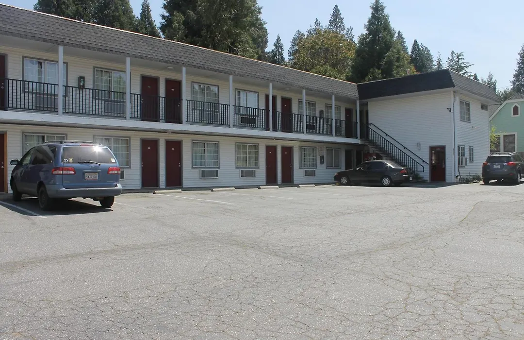 Stagecoach Motel-1