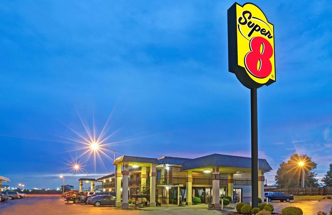 Super 8 By Wyndham Shawnee-1