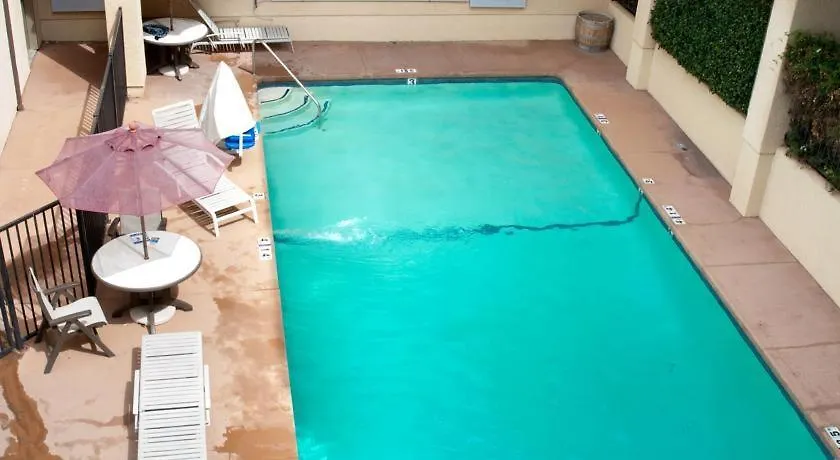 Lamplighter Inn & Suites-1