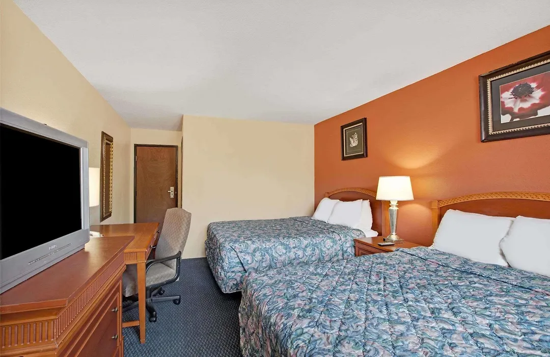 Monte Carlo Inn-1