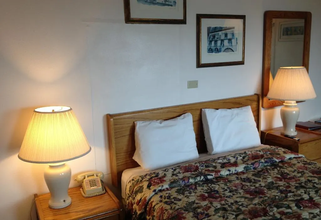 Cozy Cove Beachfront Resort Inn-1