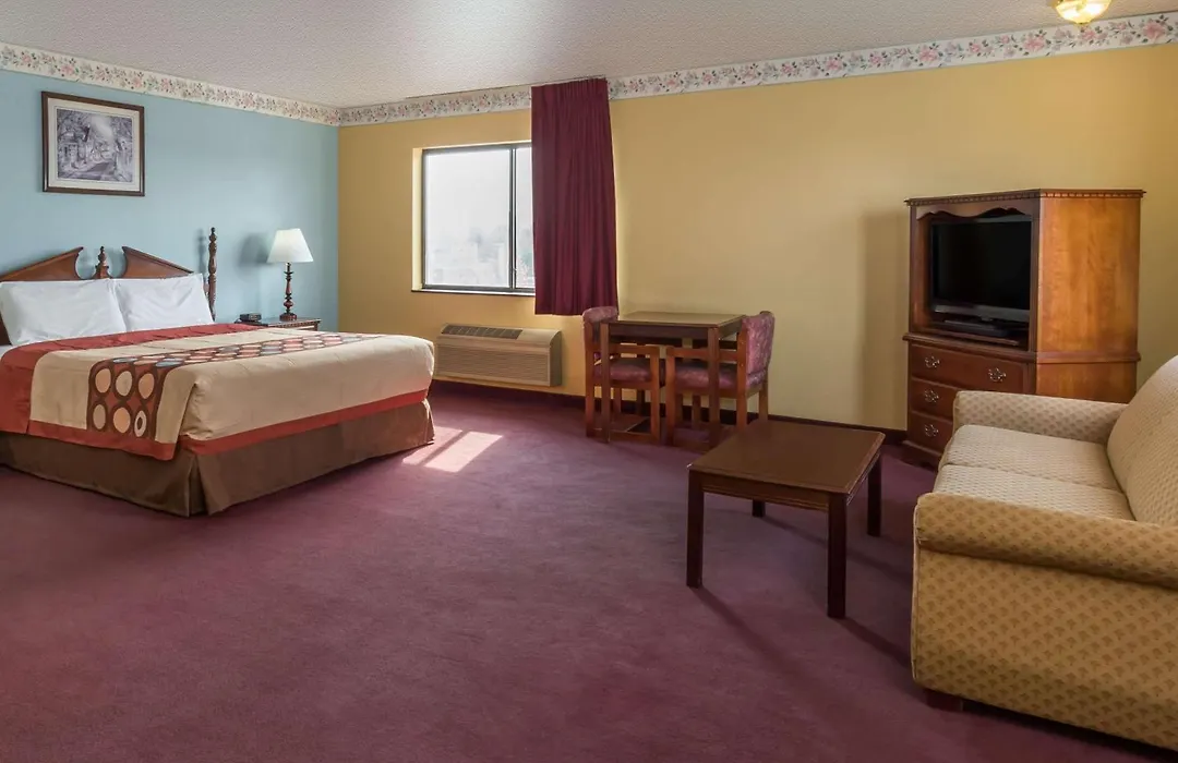 Super 8 By Wyndham Woodstock-1