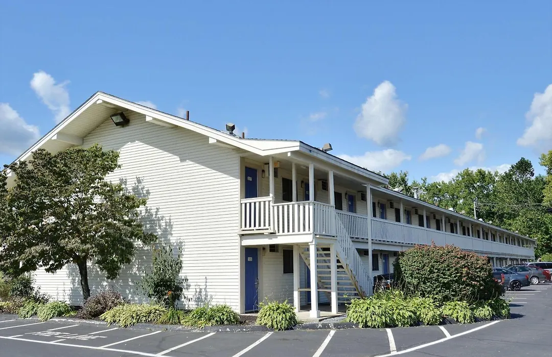 Travelodge By Wyndham Brattleboro Vt-1