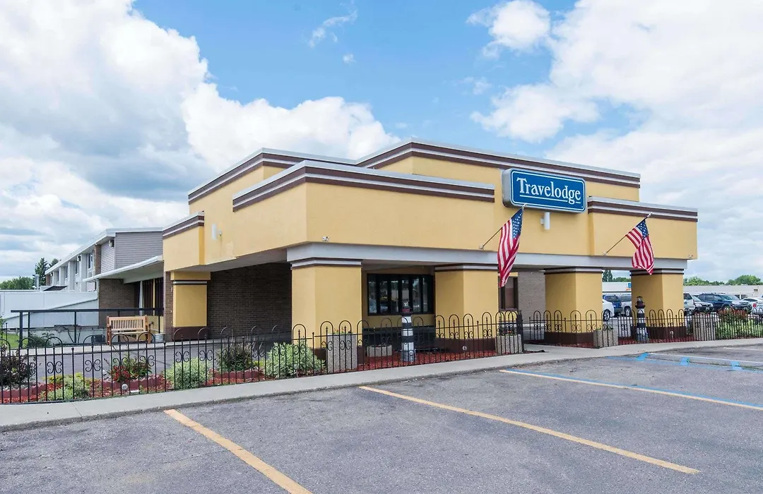 Travelodge By Wyndham Grand Forks-1