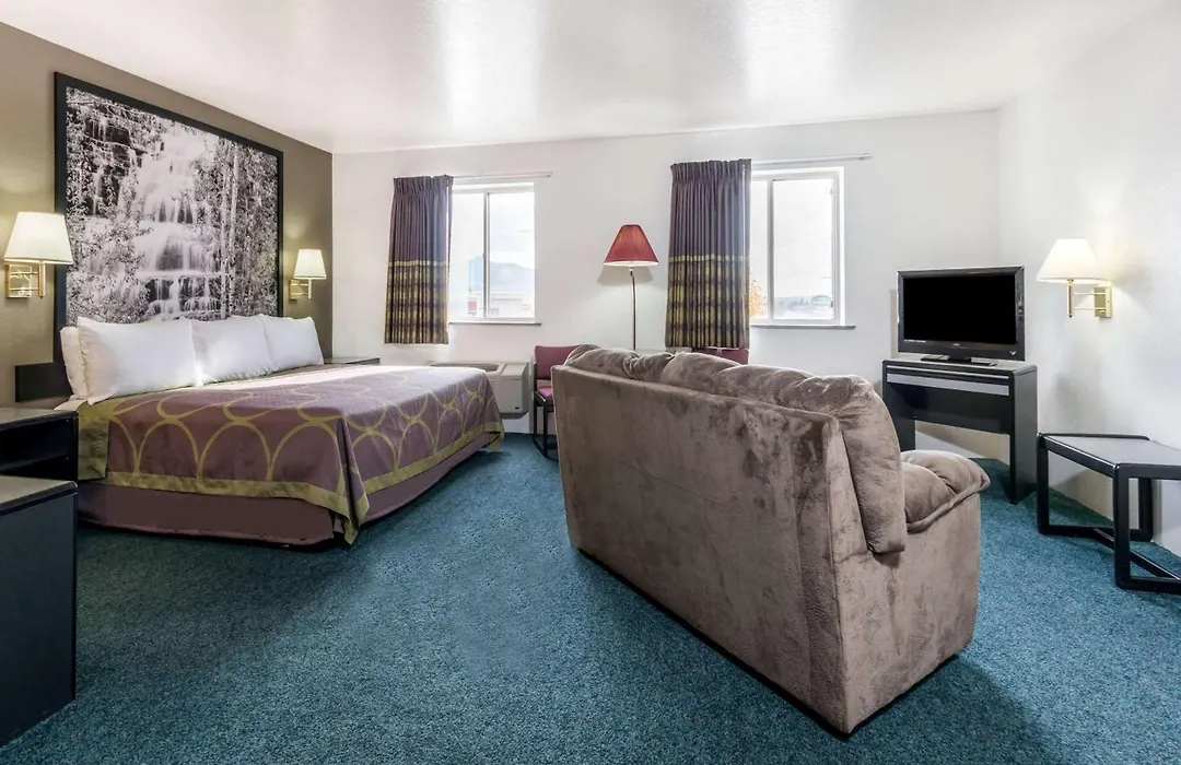 Super 8 By Wyndham Missoula/Reserve St.-1