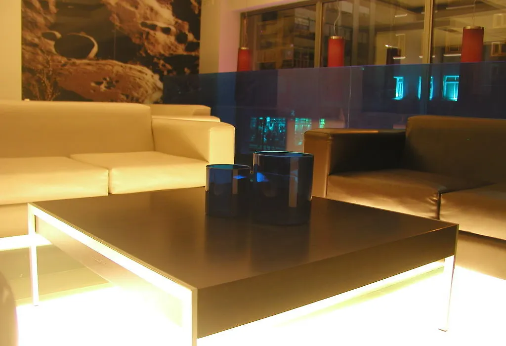 Hotel Moon-1