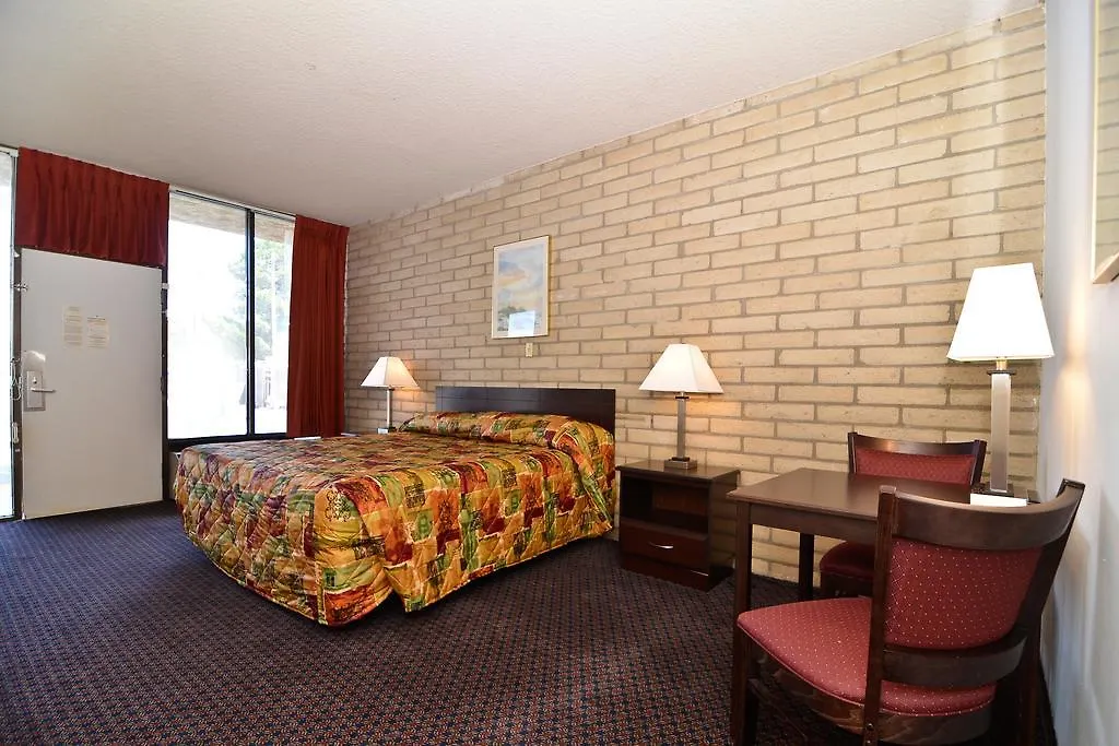 Econo Lodge-1