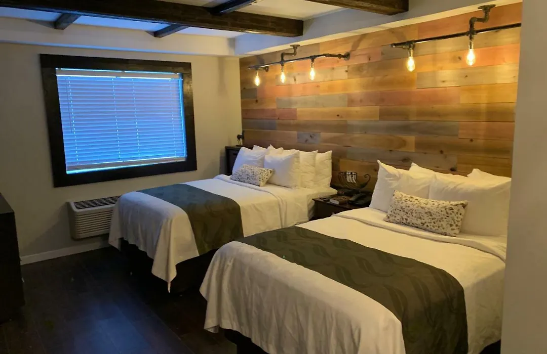 Cedar Stables Inn & Suites-1