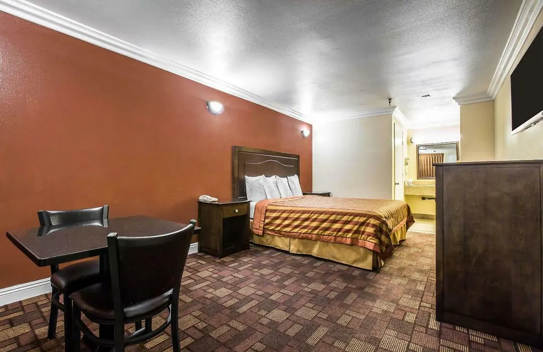 Econo Lodge Pico Rivera-1