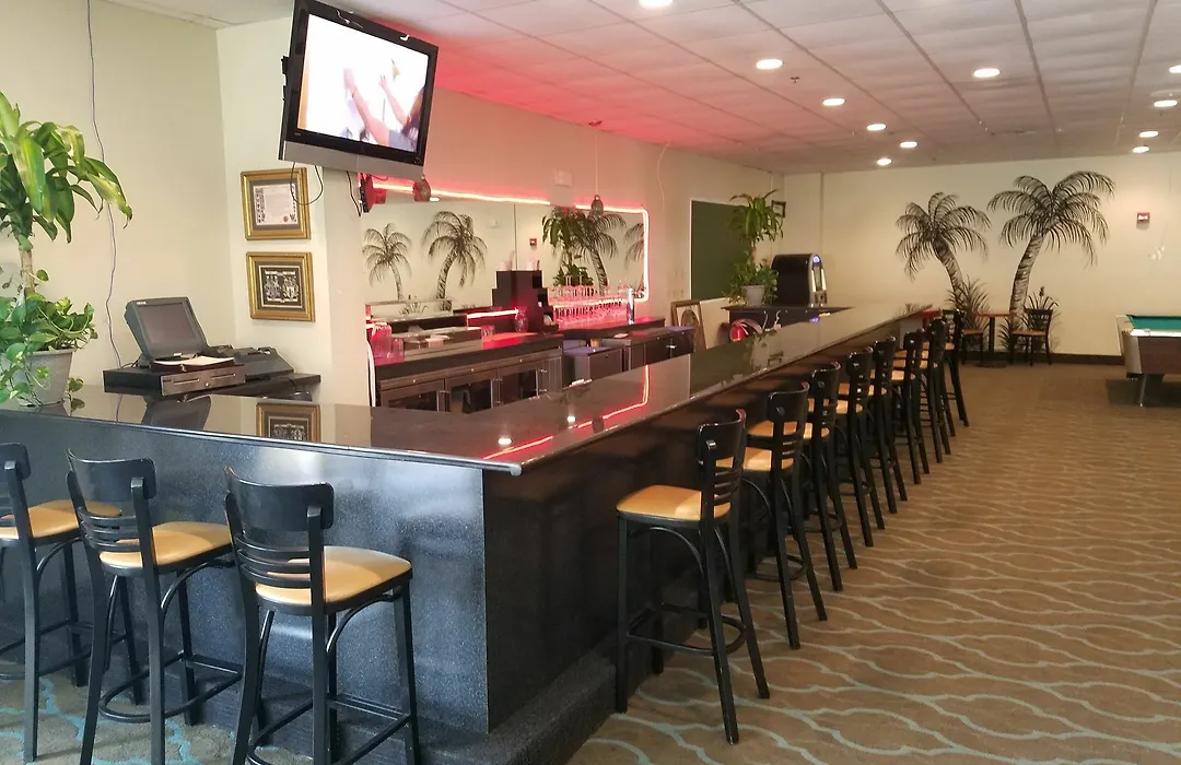 Days Inn & Suites By Wyndham Clermont-1