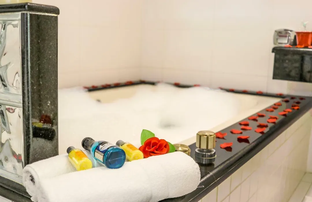 Motel Shampoo (Adults Only)-1