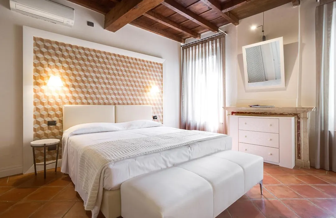 Ferrara Rooms-1