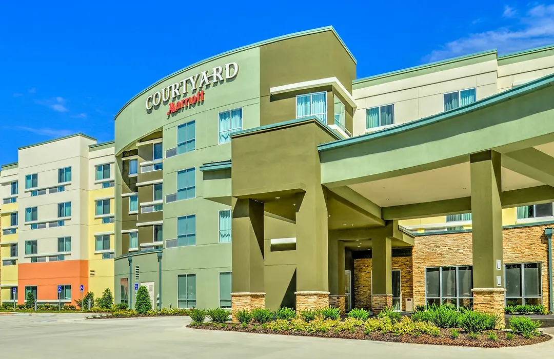Courtyard Lake Charles-1