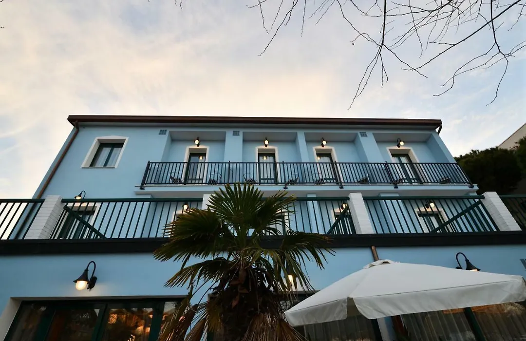 Hotel Oasis-1
