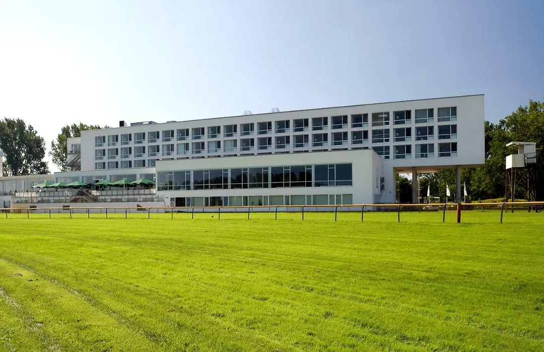 ATLANTIC Hotel Galopprennbahn-1