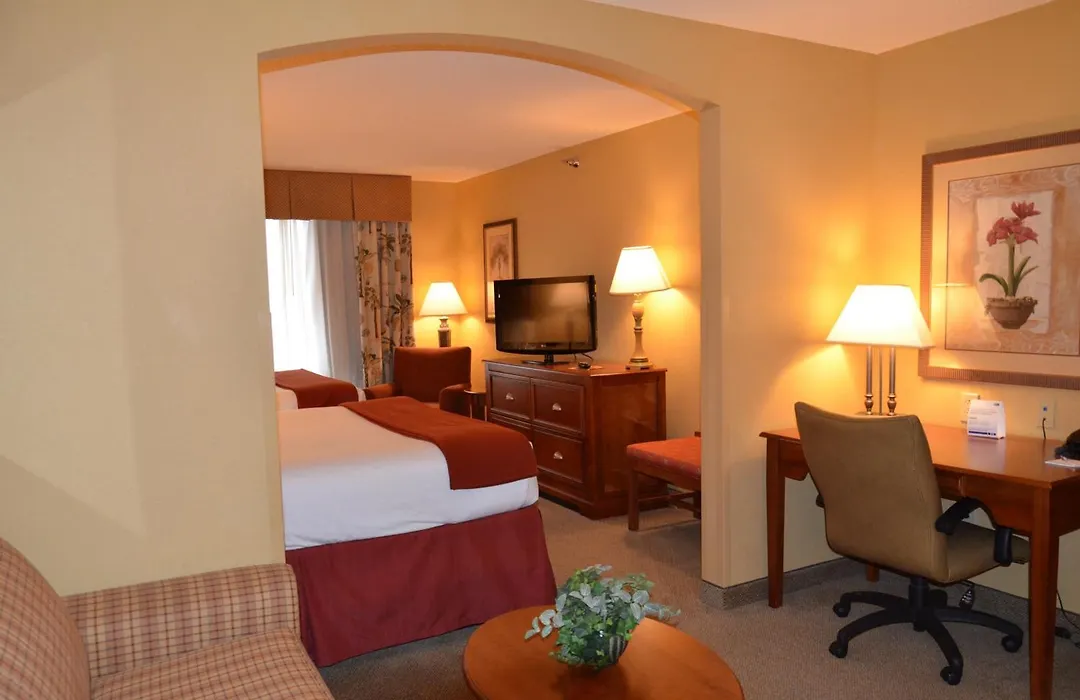 Holiday Inn Express & Suites Bloomington By Ihg-1
