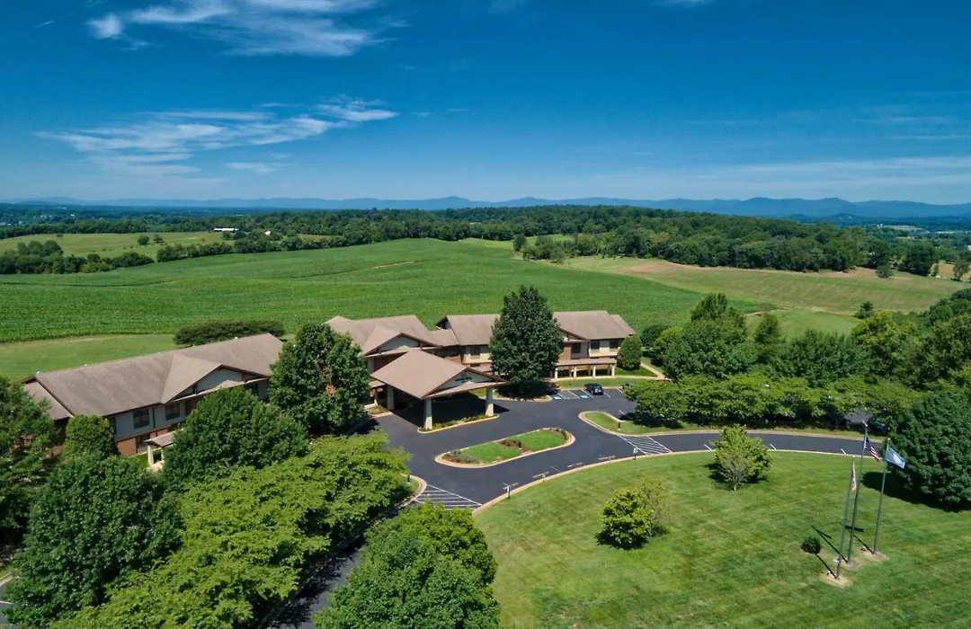 Round Hill Inn-1