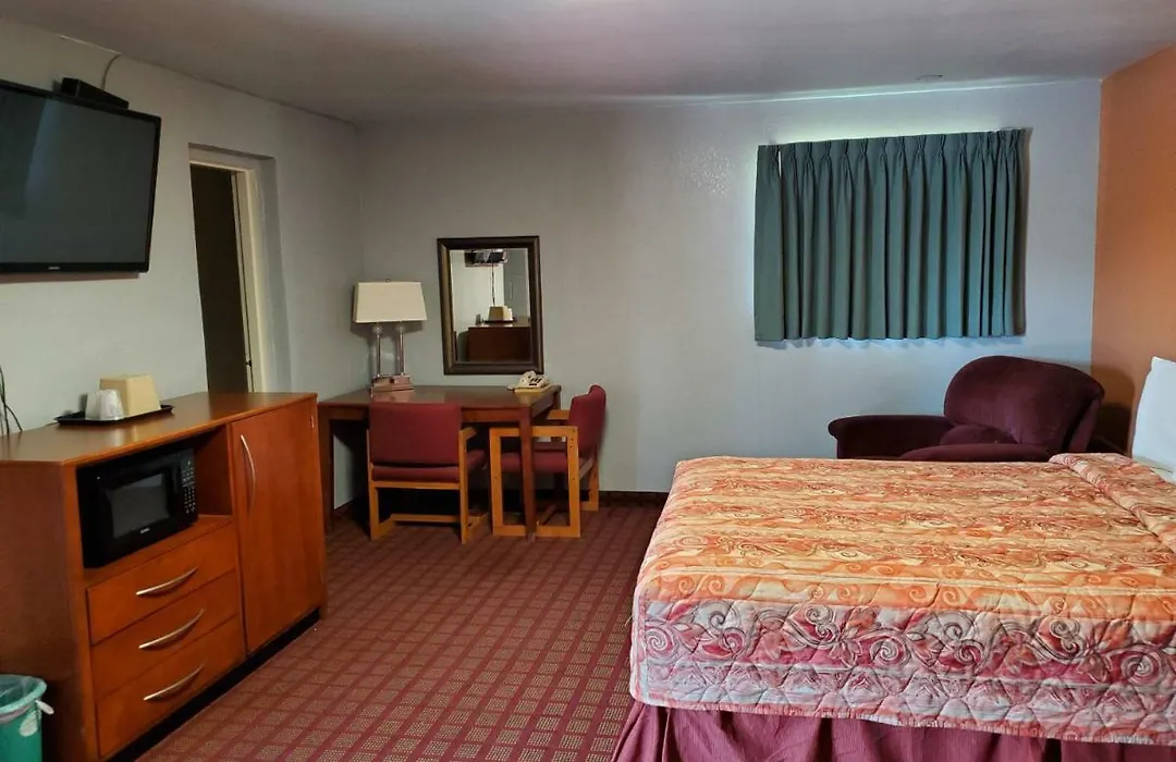 Economy Inn-1