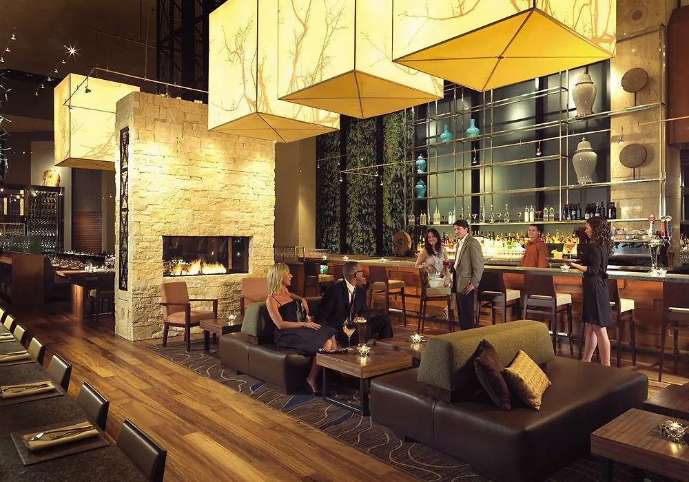 Four Seasons Hotel Vancouver-1