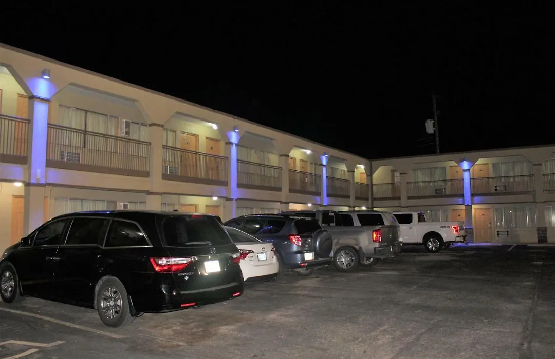 Hutchinson Inn-1