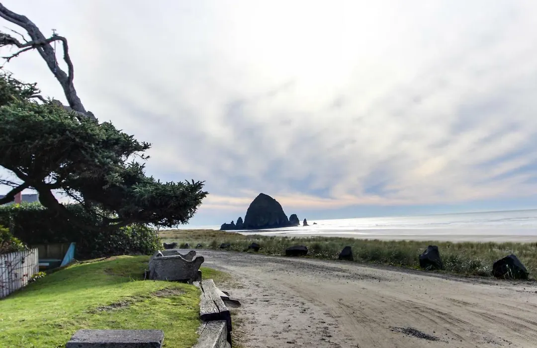 Beaches Inn | Herons Nest Loft-1