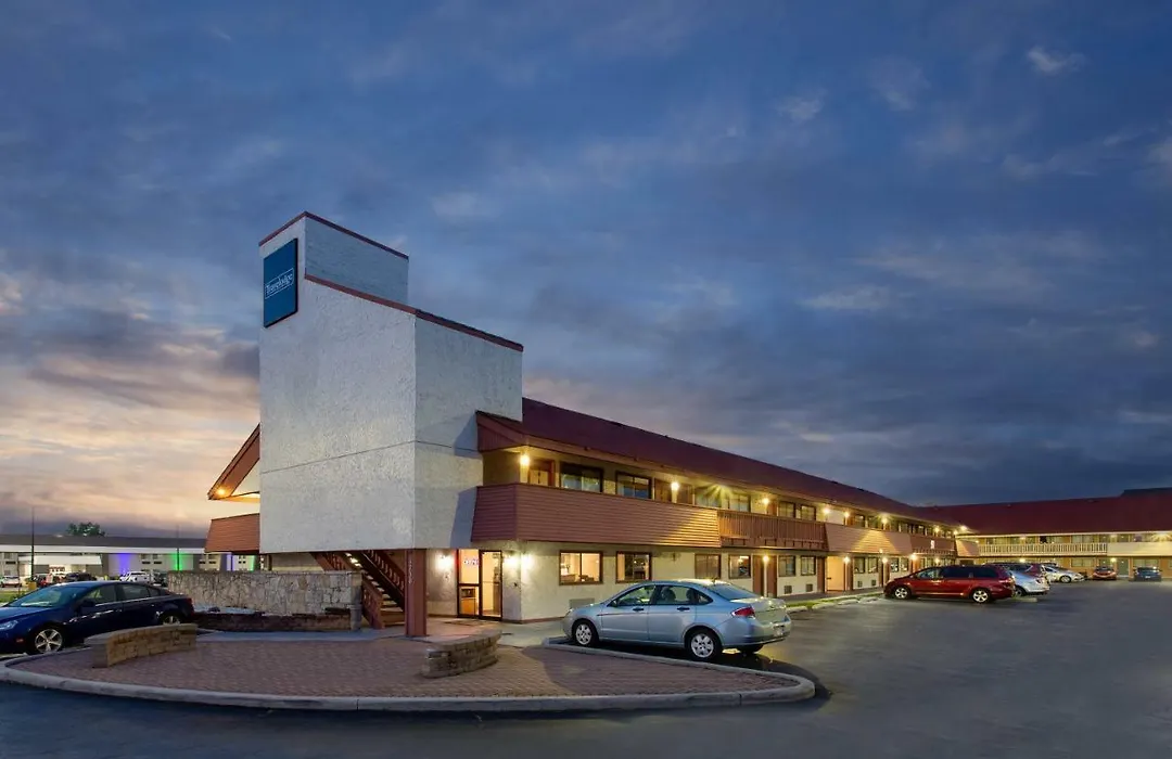 Travelodge By Wyndham South Holland-1