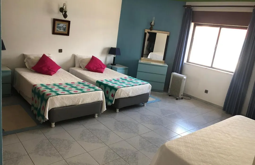 Apartamentos E Quartos Atalaia-1