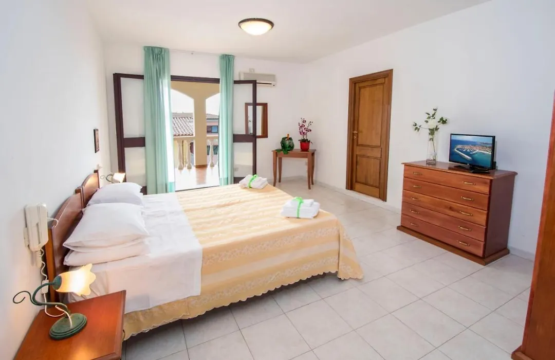 Hotel Smeraldo Affitta Camere-1