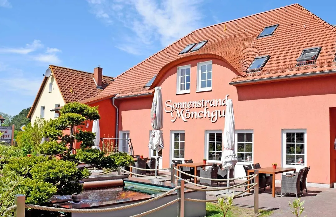 Das kleine Hotel und Ferienwohnungen auf Mönchgut!-1