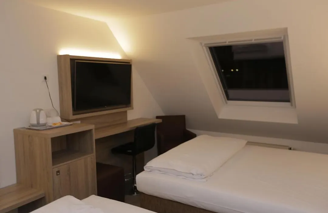 Galeria Airport Hotel-1