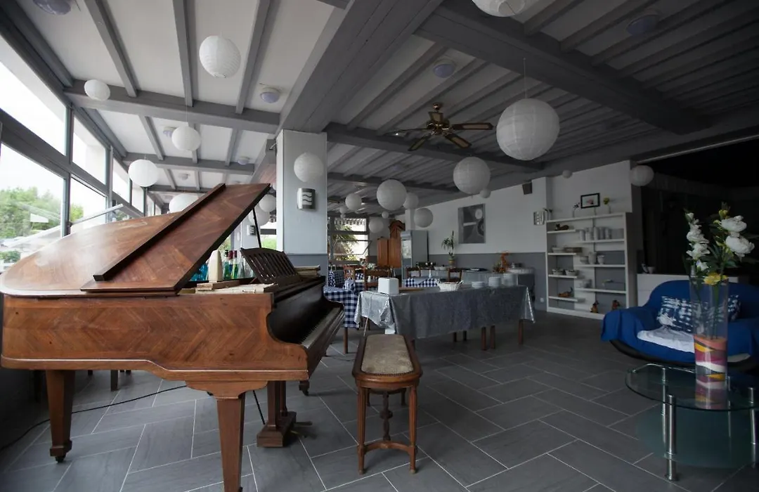 Le Pavillon Bleu Hotel Restaurant-1
