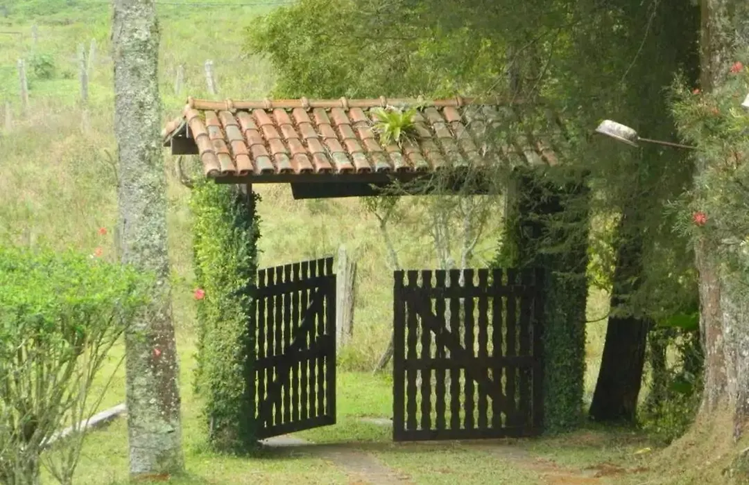 Pousada Vale Das Flores-1