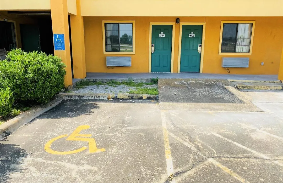 Pine Point Inn & Suites-1