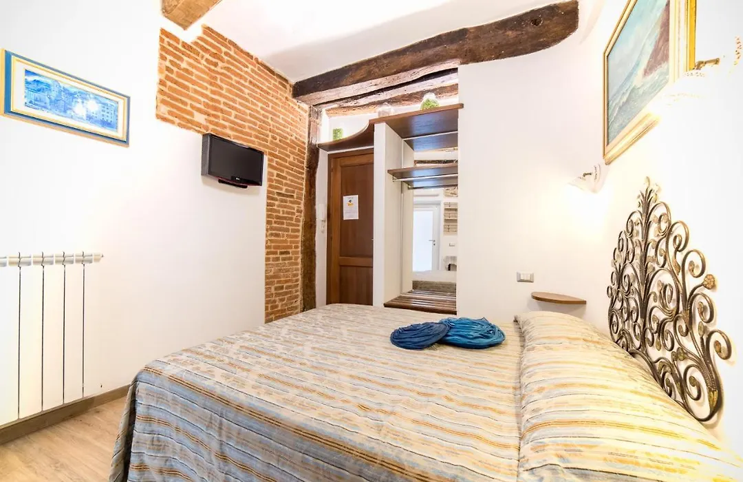 Sea View Suites - Francamaria Rooms-1