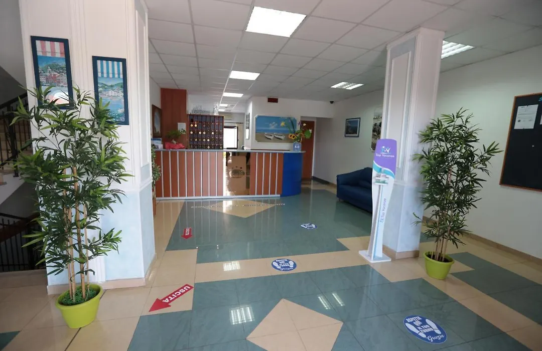 Hotel Sea Breeze-1