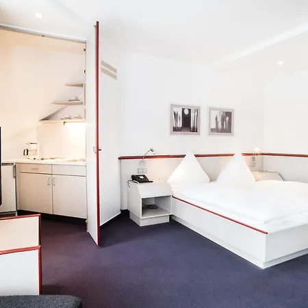 Hennedamm Hotel-3