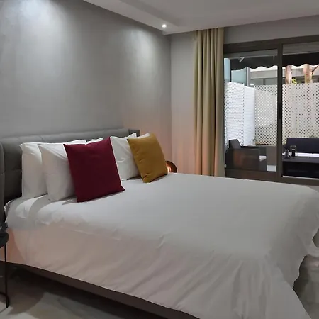 Le Yacht Suites Hotel-3