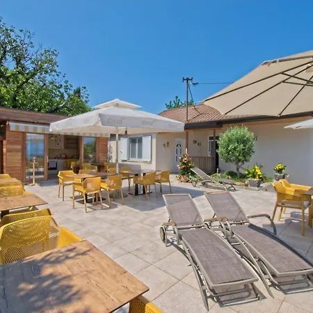 Sea View Guesthouse Opara-3