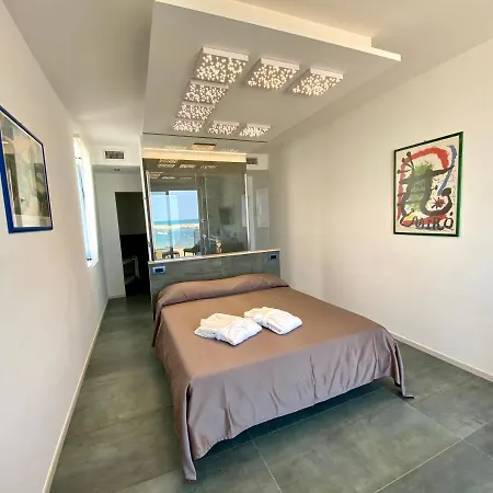 Marina Bay Luxury Rooms-3