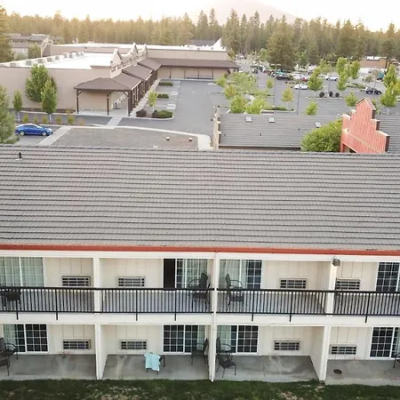 Sisters Inn & Suites-2