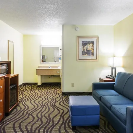 Baymont By Wyndham Savannah Midtown-3