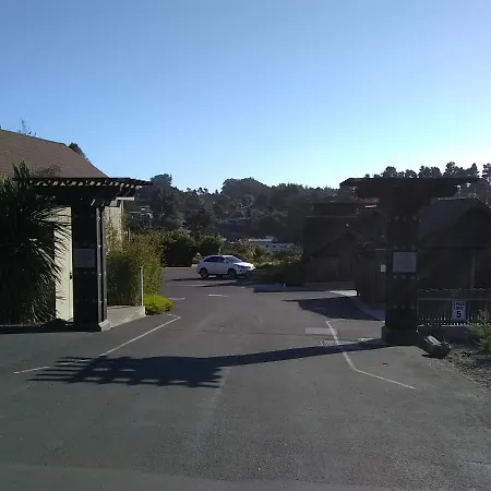Noyo Harbor Inn-3