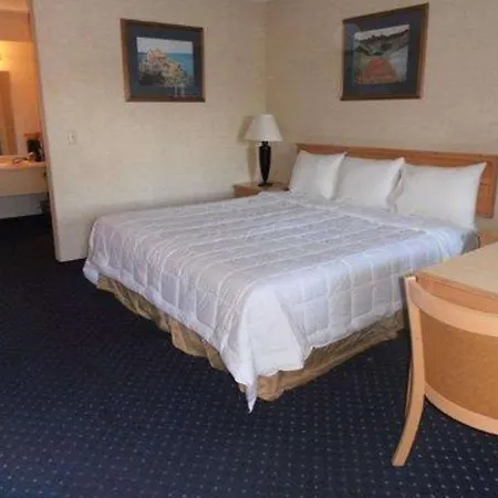 Econo Lodge Inn & Suites Central-2