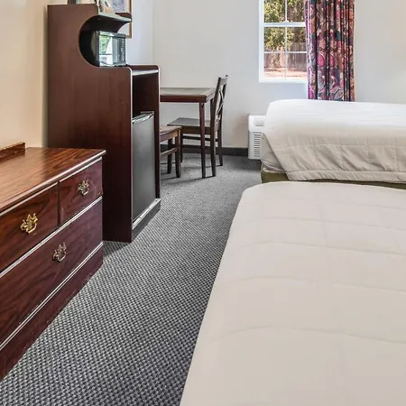 Knights Inn Sandusky-3