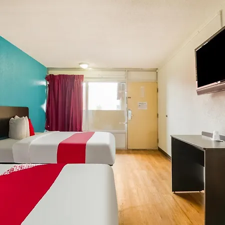 Oyo Hotel St. Louis Lambert Airport-3