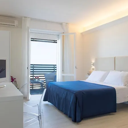 Kiss Beachfront Hotel & Restaurant-2